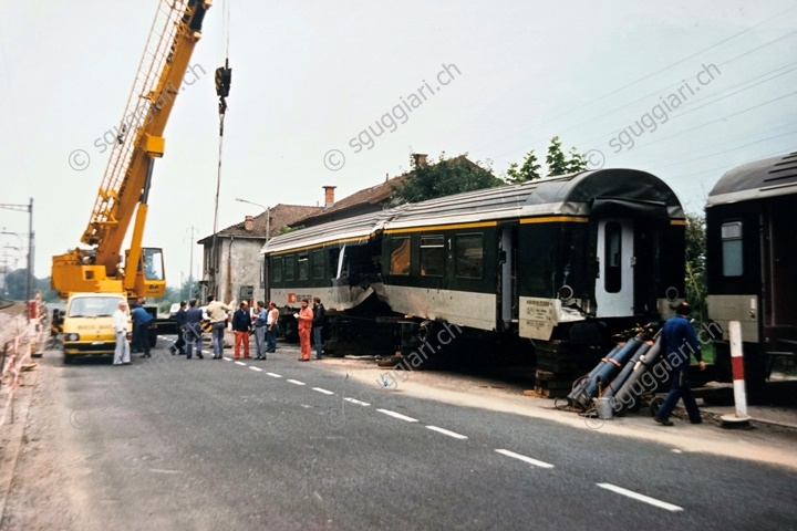 FFS  EW IV A 50 85 10-73 054-4 e B 50 85 21-73 121-8 - Incidente di Osogna