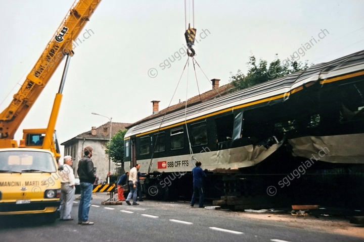 FFS  EW IV A 50 85 10-73 054-4 e B 50 85 21-73 121-8 - Incidente di Osogna