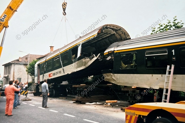 FFS  EW IV A 50 85 10-73 054-4 e B 50 85 21-73 121-8 - Incidente di Osogna