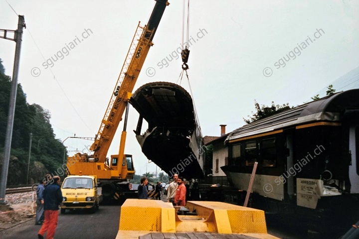 FFS  EW IV A 50 85 10-73 054-4 e B 50 85 21-73 121-8 - Incidente di Osogna