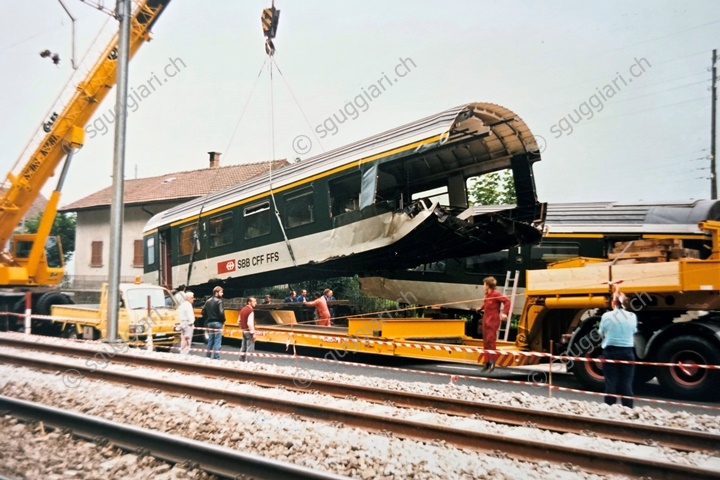 FFS  EW IV A 50 85 10-73 054-4 e B 50 85 21-73 121-8 - Incidente di Osogna