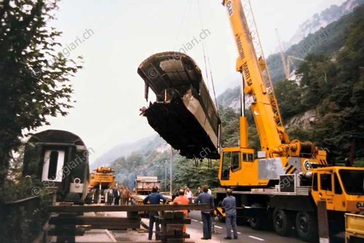 FFS  EW IV A 50 85 10-73 054-4 e B 50 85 21-73 121-8 - Incidente di Osogna