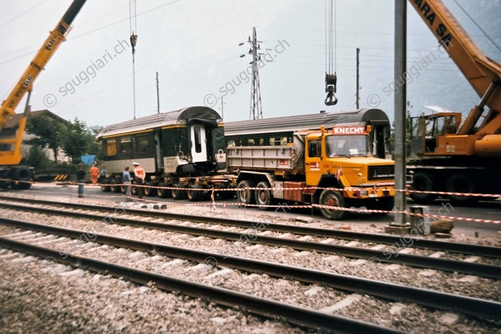 FFS  EW IV A 50 85 10-73 054-4 e B 50 85 21-73 121-8 - Incidente di Osogna