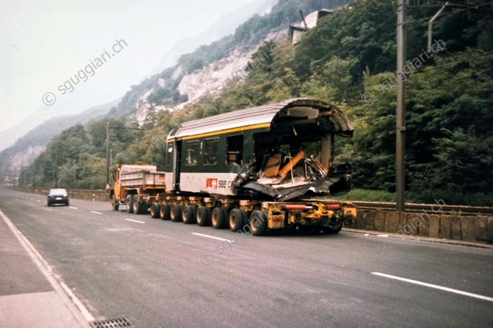 FFS  EW IV A 50 85 10-73 054-4 e B 50 85 21-73 121-8 - Incidente di Osogna