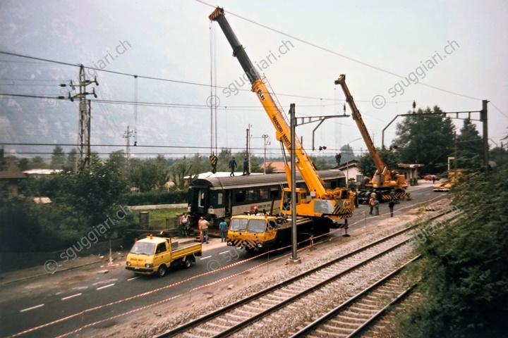 FFS  EW IV A 50 85 10-73 054-4 e B 50 85 21-73 121-8 - Incidente di Osogna