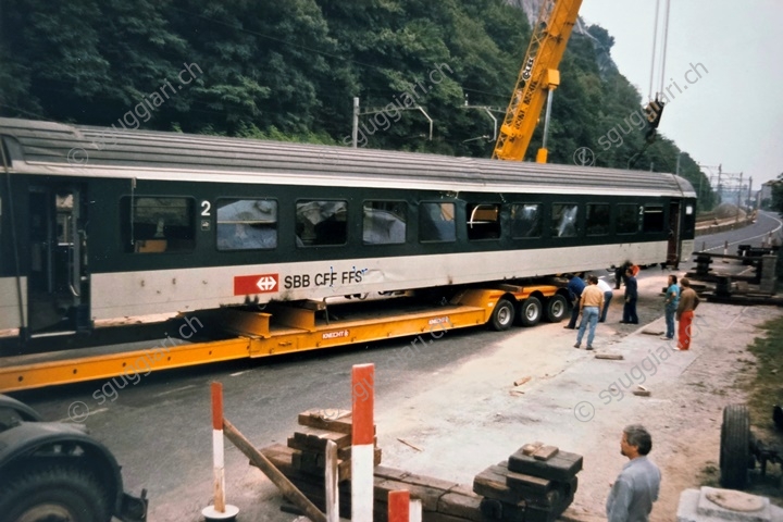 FFS  EW IV A 50 85 10-73 054-4 e B 50 85 21-73 121-8 - Incidente di Osogna