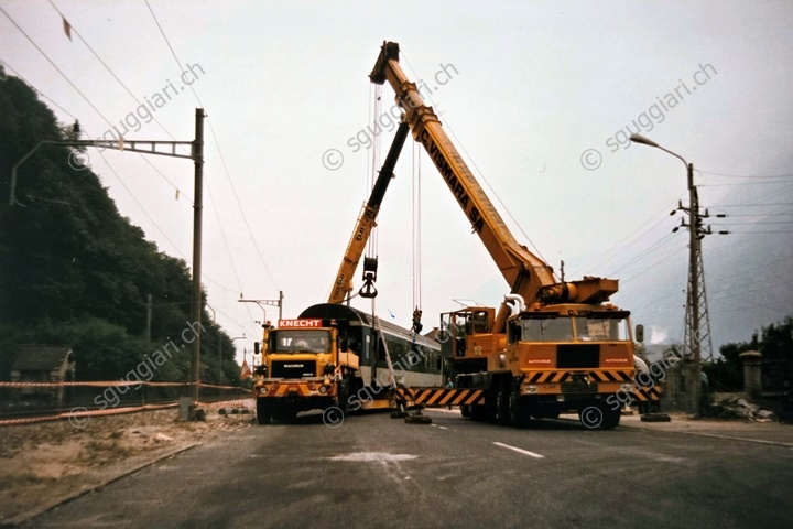 FFS  EW IV A 50 85 10-73 054-4 e B 50 85 21-73 121-8 - Incidente di Osogna