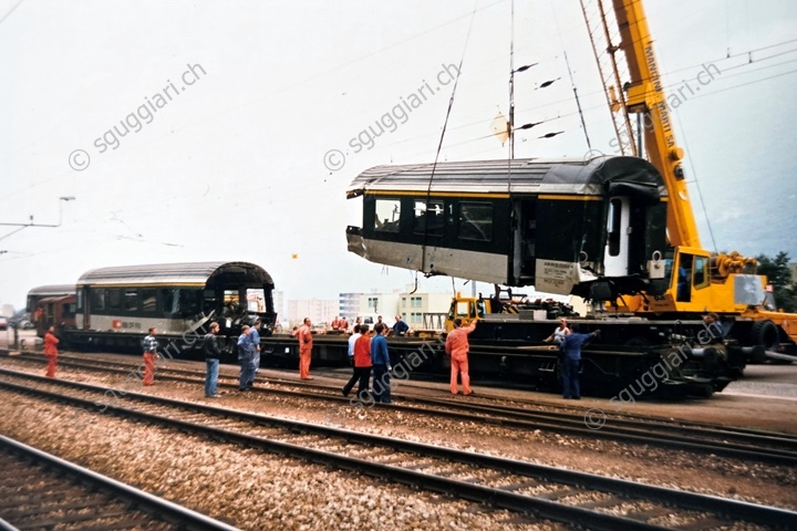 FFS  EW IV A 50 85 10-73 054-4 e B 50 85 21-73 121-8 - Incidente di Osogna