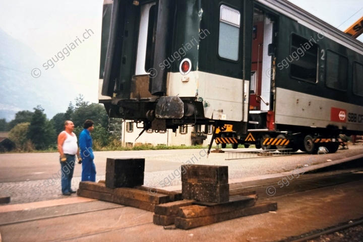 FFS  EW IV A 50 85 10-73 054-4 e B 50 85 21-73 121-8 - Incidente di Osogna