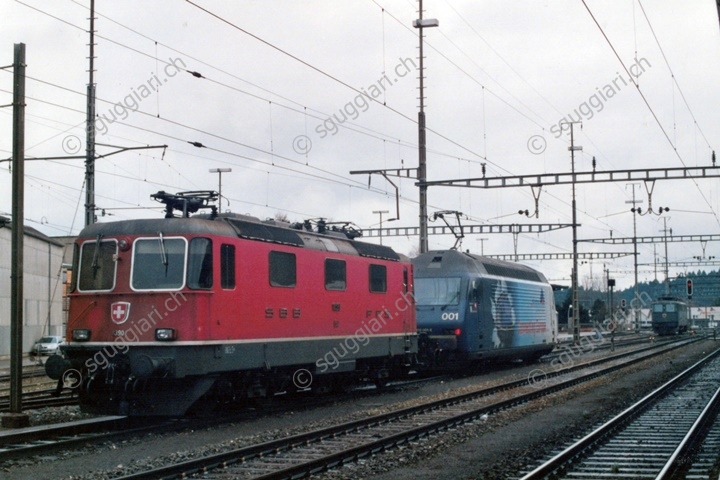 BLS Re 465 001-6 'Connecting Europe' e Re 4/4 II 11390