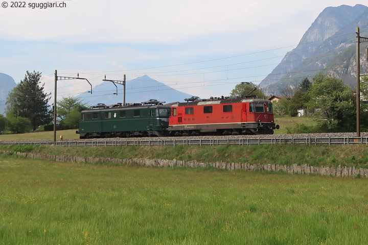 FFS Ae 6/6 11421 'Graubünden / Grischun' e Re 4/4 II 11156