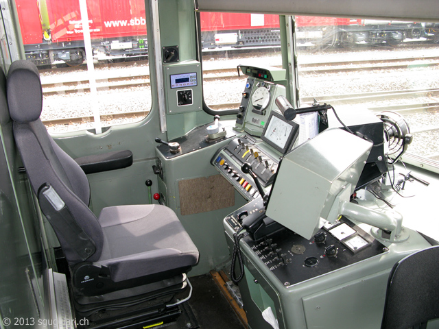 Cabina di guida di una BLS Re 420.5