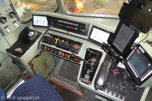 FFS Re 4/4 II (Re 420) con Teloc E - Cabina di guida (F�hrerstand)
