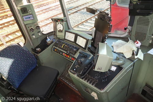 FFS Re 4/4 II (Re 420) con Hasler RT12 - Cabina di guida (F�hrerstand)